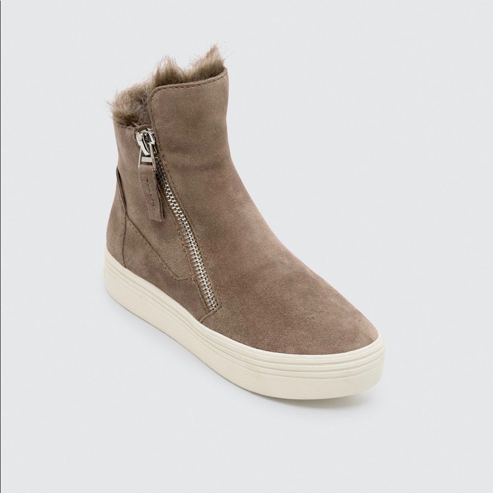 💫SOLD💫Dolce Vita Sneaker Boot